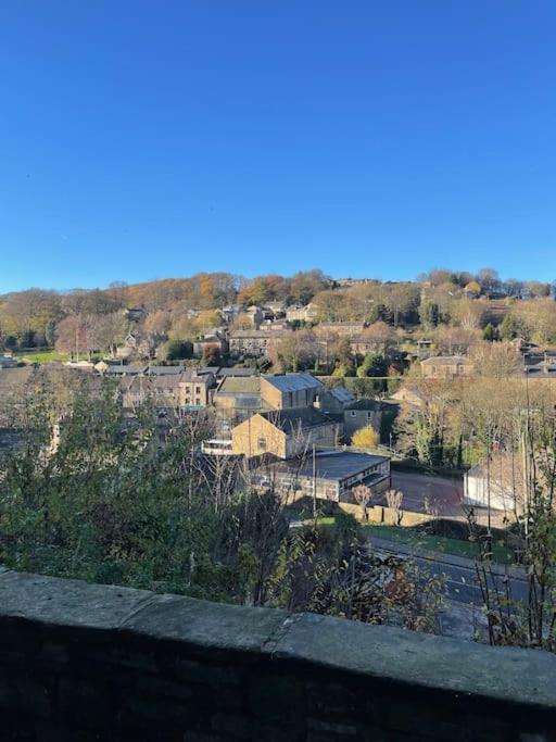Brook Cottage โฮล์มเฟิร์ธ ภายนอก รูปภาพ