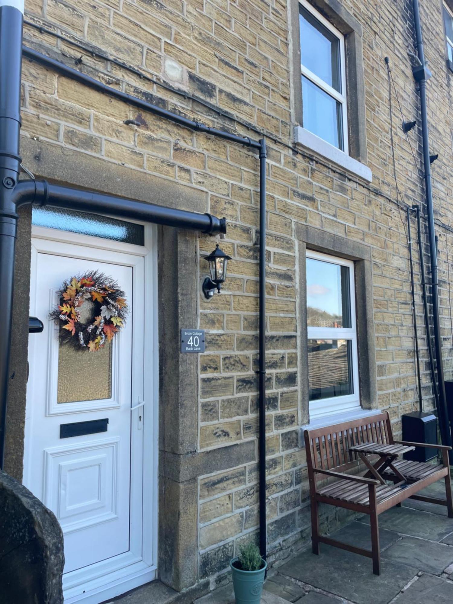 Brook Cottage โฮล์มเฟิร์ธ ภายนอก รูปภาพ